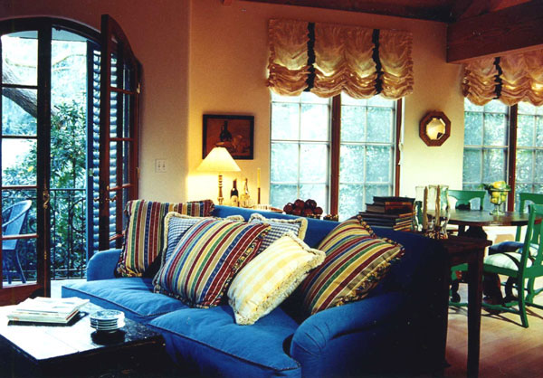 livingroom_bluesofa