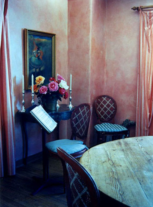 musicstand_pinkwalls